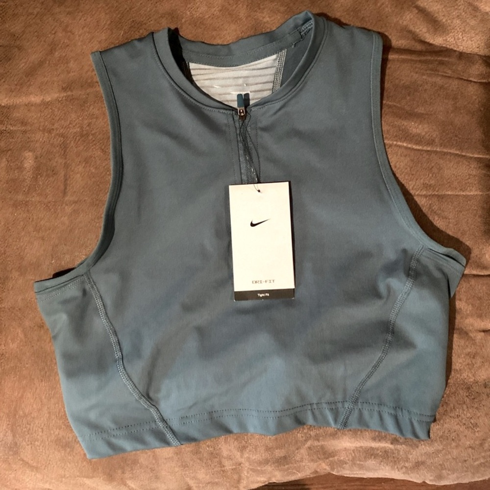 Nike medium cropped top